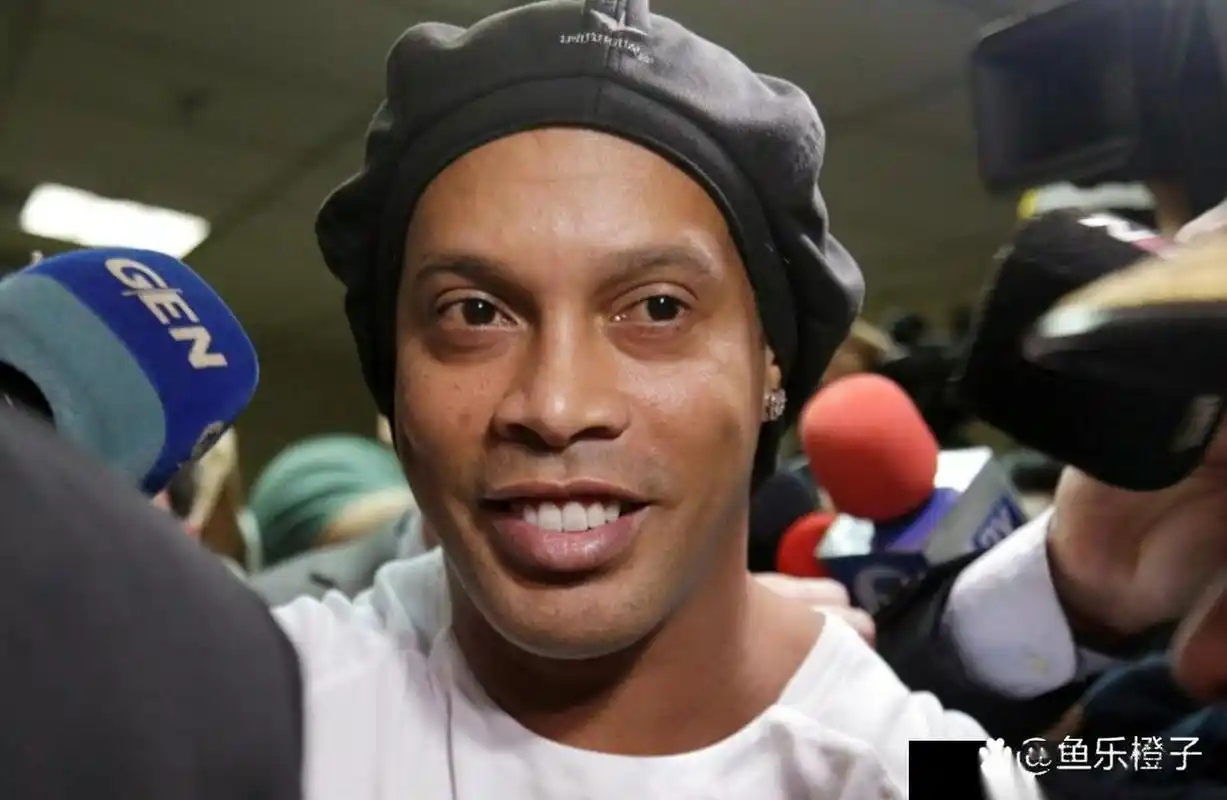 尽管他对弗 尽管他对弗